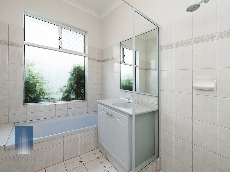 1/ 425A Riverton Drive East, Shelley WA 6148