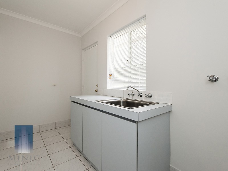 1/ 425A Riverton Drive East, Shelley WA 6148