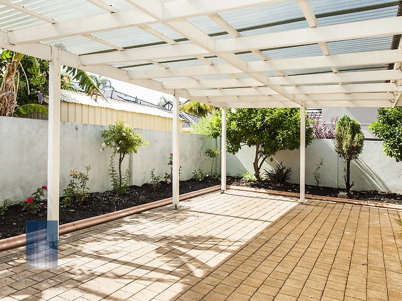 1/ 425A Riverton Drive East, Shelley WA 6148