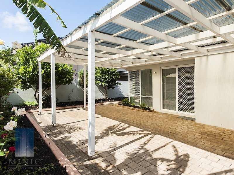 1/ 425A Riverton Drive East, Shelley WA 6148