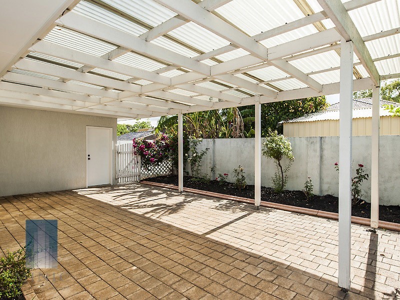 1/ 425A Riverton Drive East, Shelley WA 6148