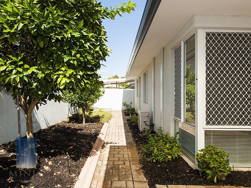 1/ 425A Riverton Drive East, Shelley WA 6148