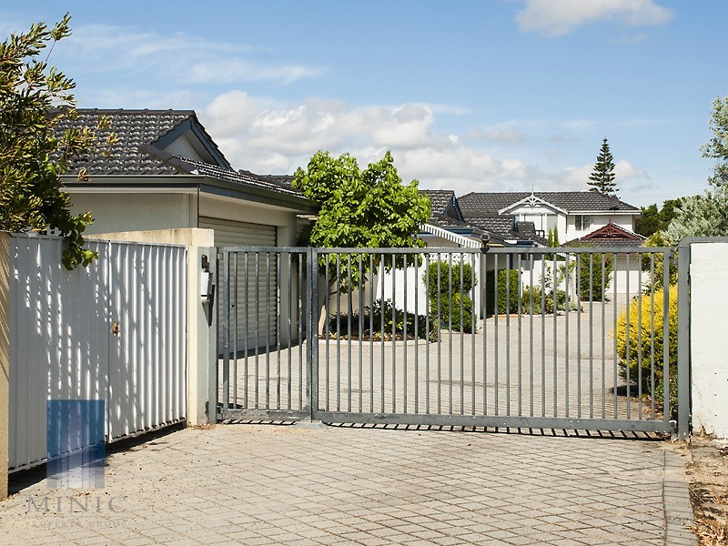 1/ 425A Riverton Drive East, Shelley WA 6148