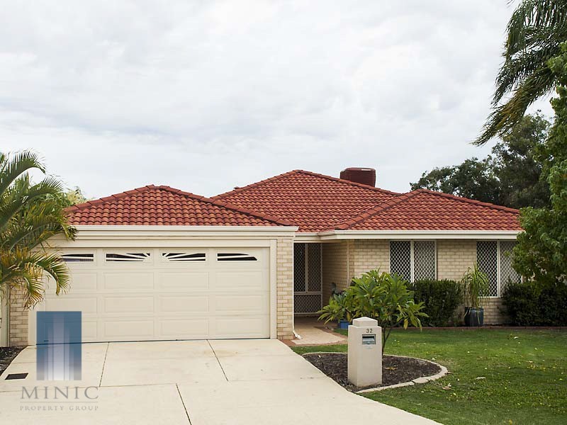 32 Salesian Court, Queens Park WA 6107