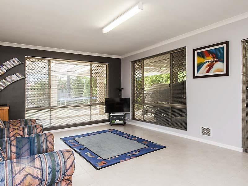 18 Waterford Avenue, Waterford WA 6152