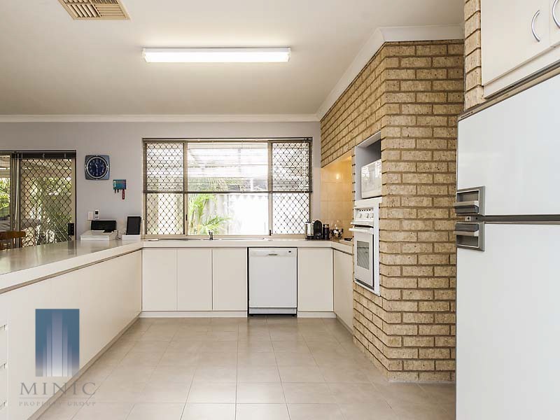 18 Waterford Avenue, Waterford WA 6152