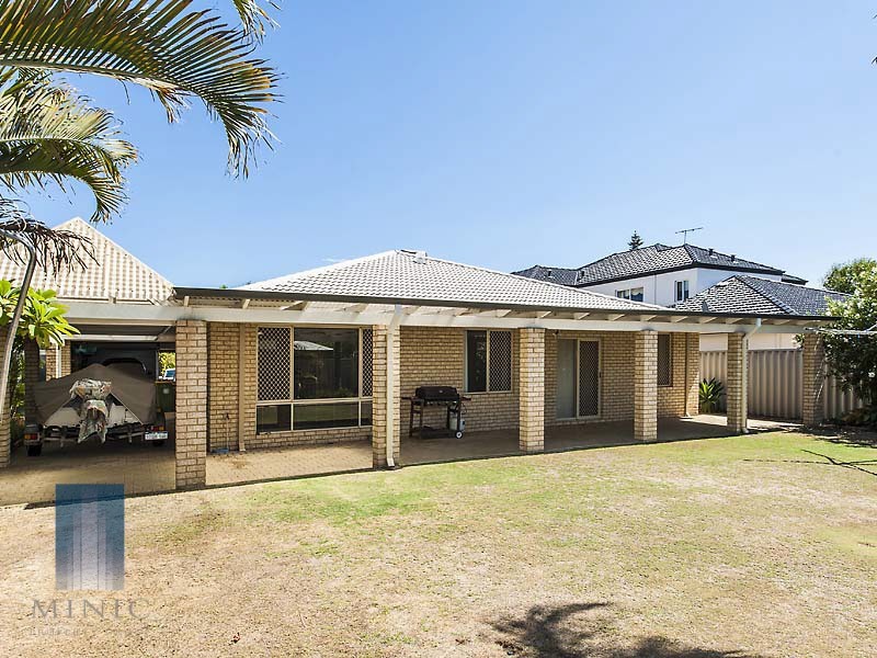 18 Waterford Avenue, Waterford WA 6152