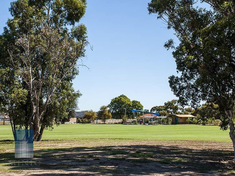 14 Little Close, East Cannington WA 6107