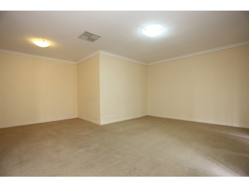 8 Kulin Pass, Canning Vale WA 6155