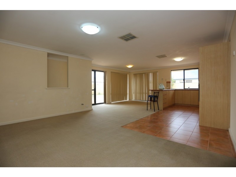 8 Kulin Pass, Canning Vale WA 6155