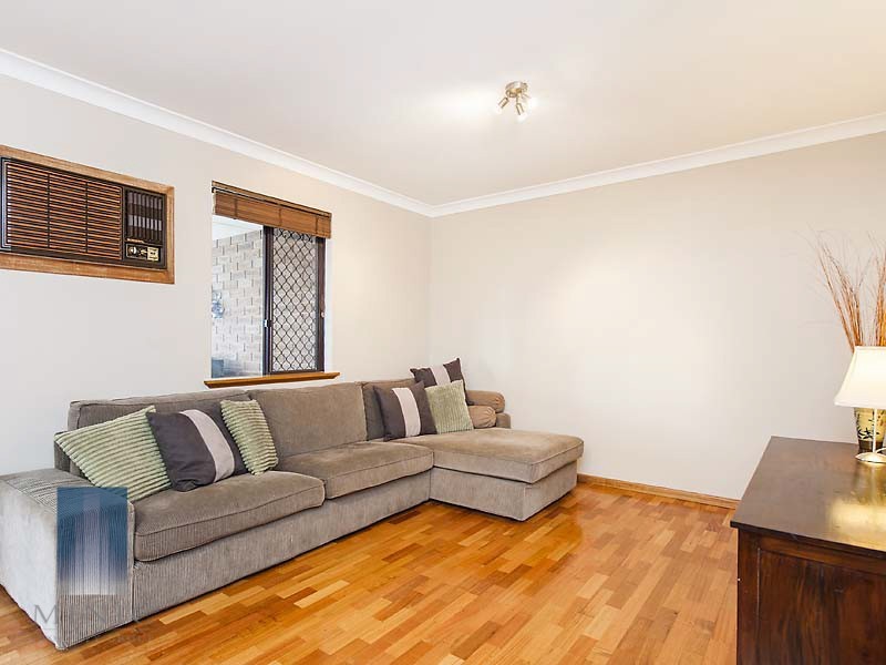 1 Hazlett Close, South Lake WA 6164