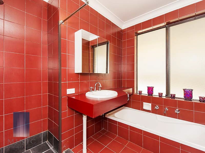 1 Hazlett Close, South Lake WA 6164