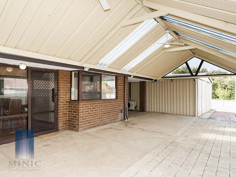1 Hazlett Close, South Lake WA 6164