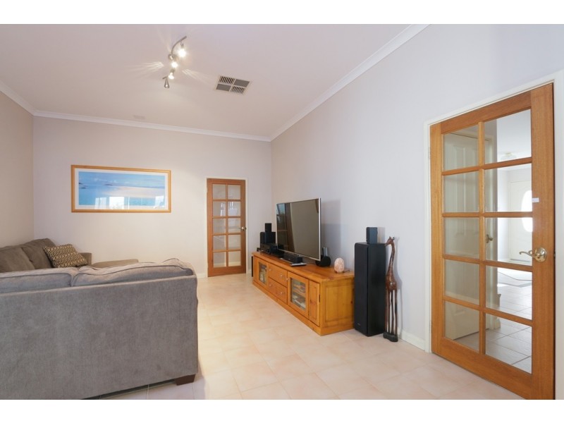 9 Hogg Avenue, Salter Point WA 6152
