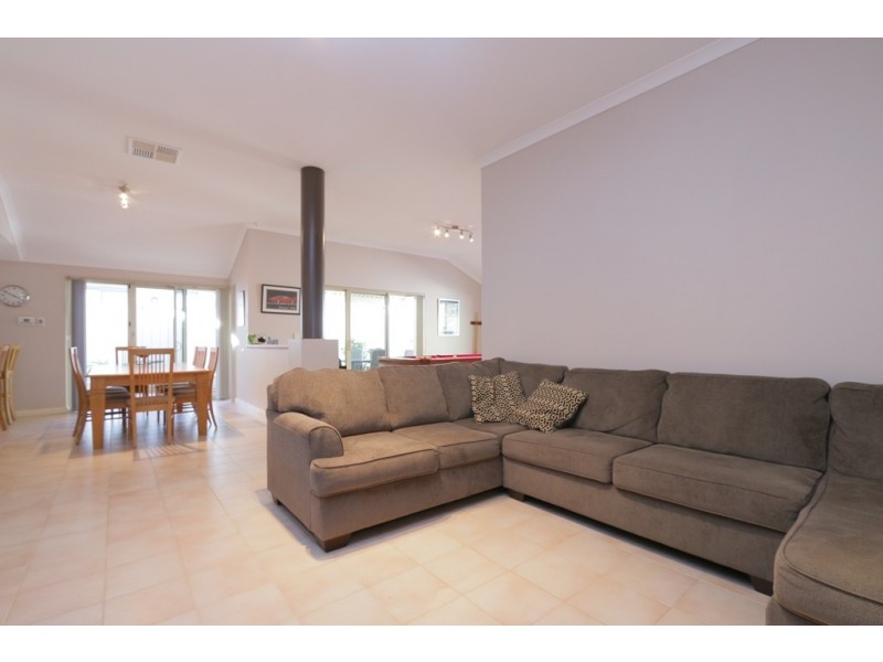 9 Hogg Avenue, Salter Point WA 6152