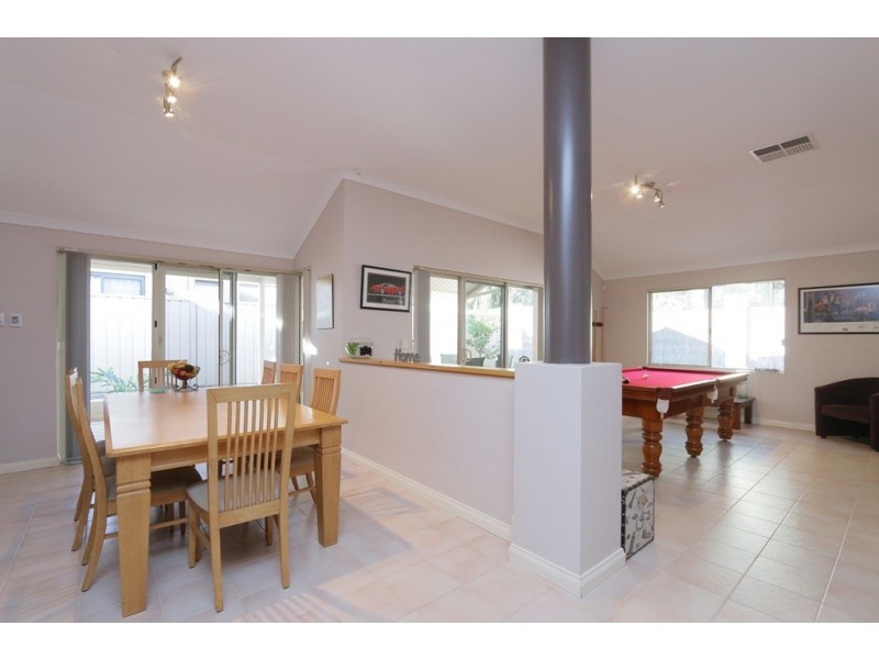 9 Hogg Avenue, Salter Point WA 6152
