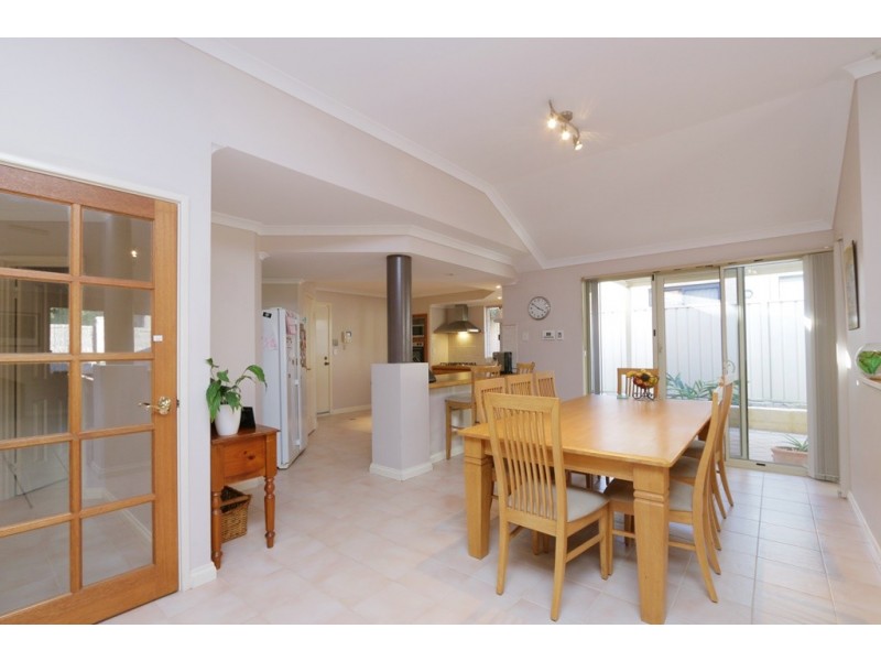 9 Hogg Avenue, Salter Point WA 6152