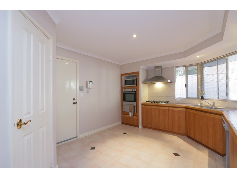 9 Hogg Avenue, Salter Point WA 6152