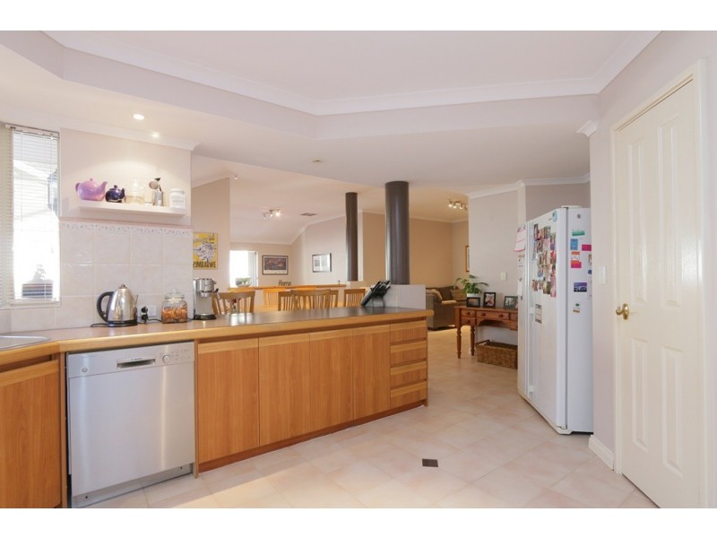 9 Hogg Avenue, Salter Point WA 6152
