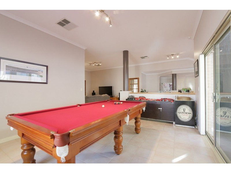 9 Hogg Avenue, Salter Point WA 6152