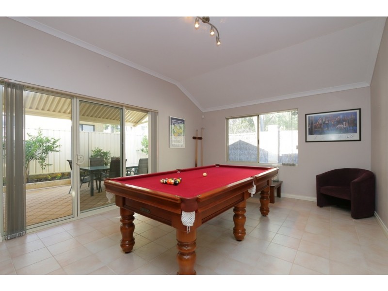 9 Hogg Avenue, Salter Point WA 6152