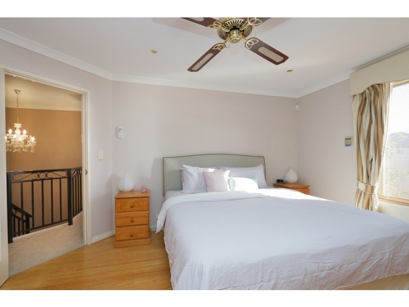 9 Hogg Avenue, Salter Point WA 6152