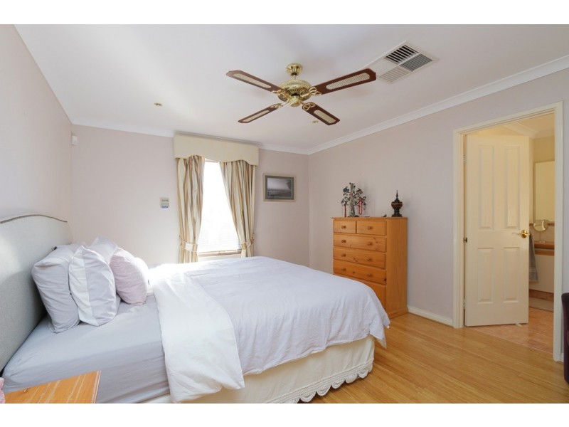 9 Hogg Avenue, Salter Point WA 6152