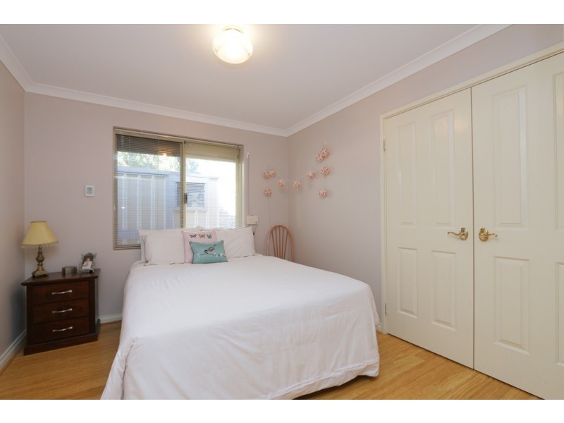 9 Hogg Avenue, Salter Point WA 6152