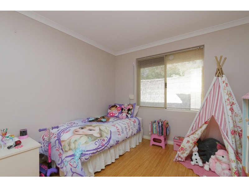 9 Hogg Avenue, Salter Point WA 6152