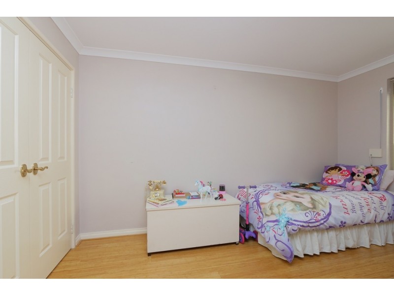 9 Hogg Avenue, Salter Point WA 6152