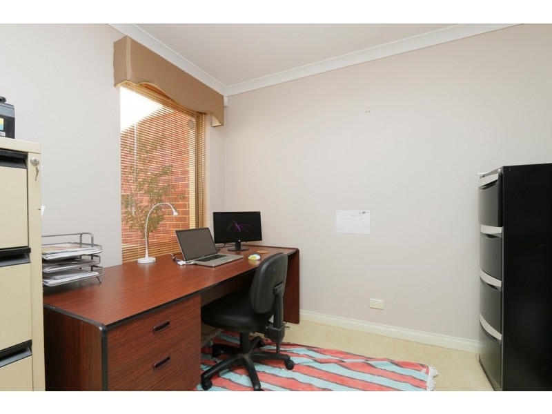9 Hogg Avenue, Salter Point WA 6152