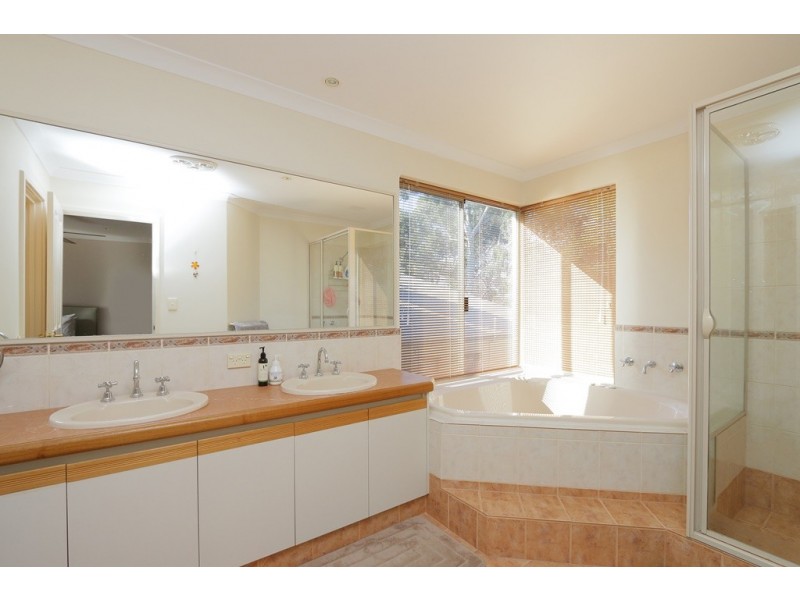 9 Hogg Avenue, Salter Point WA 6152