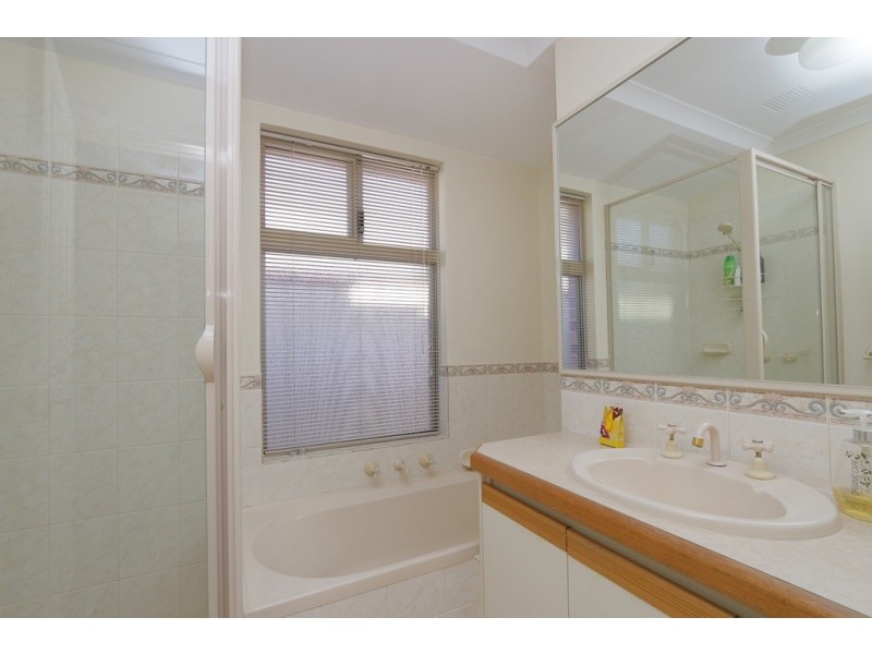 9 Hogg Avenue, Salter Point WA 6152