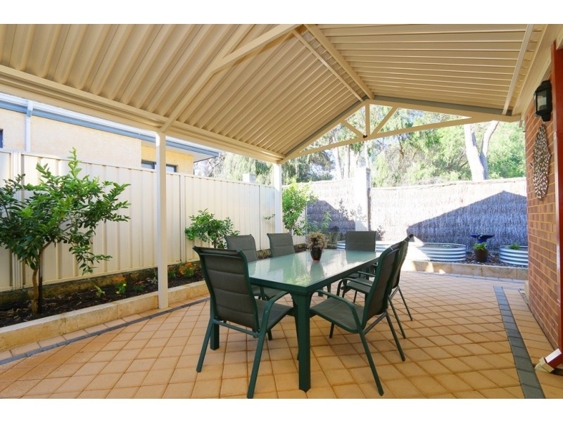 9 Hogg Avenue, Salter Point WA 6152