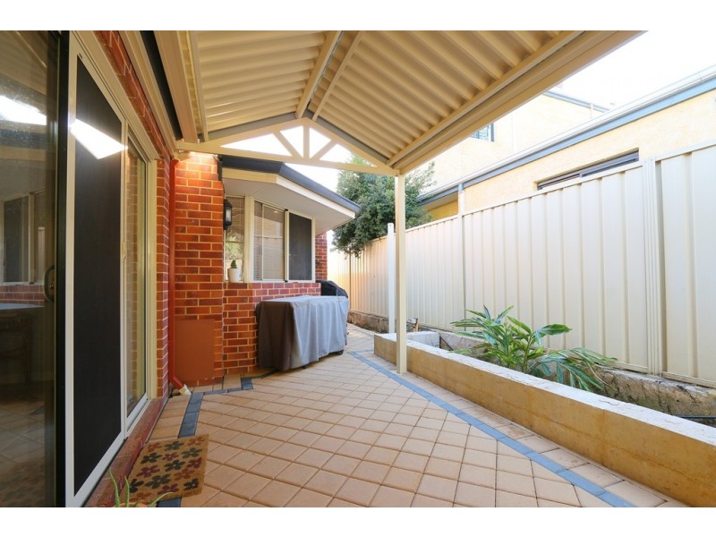 9 Hogg Avenue, Salter Point WA 6152