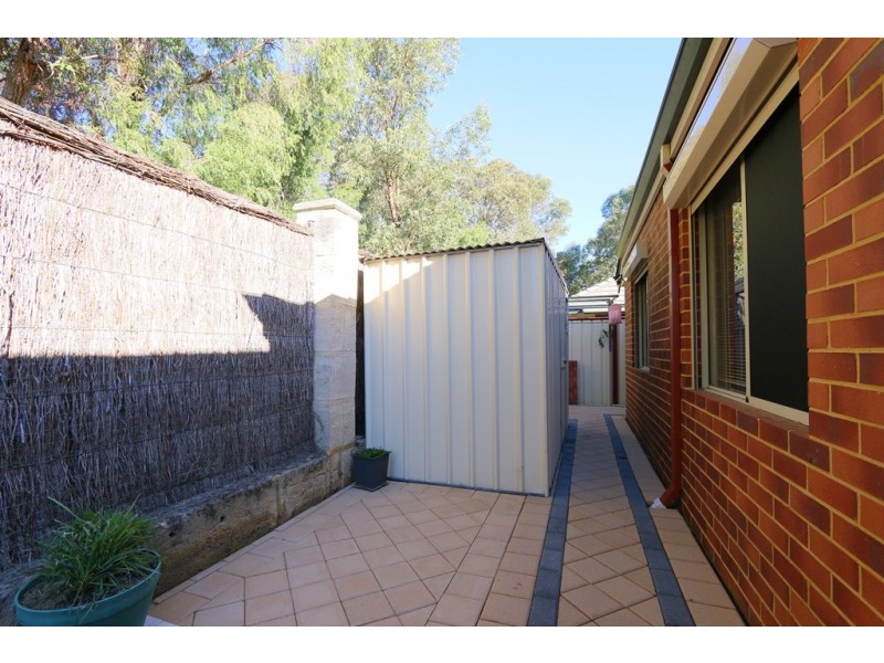 9 Hogg Avenue, Salter Point WA 6152