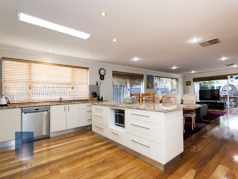 30 Gillon Street, Karawara WA 6152