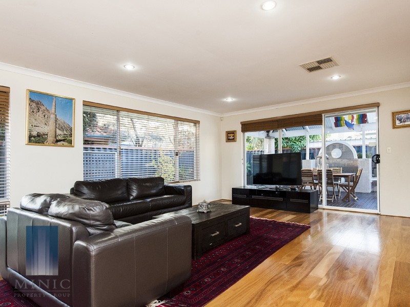 30 Gillon Street, Karawara WA 6152