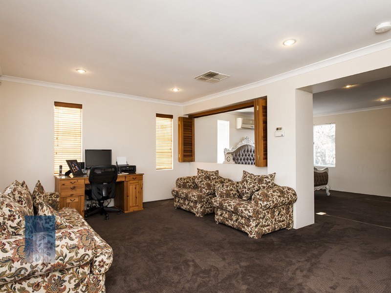 30 Gillon Street, Karawara WA 6152