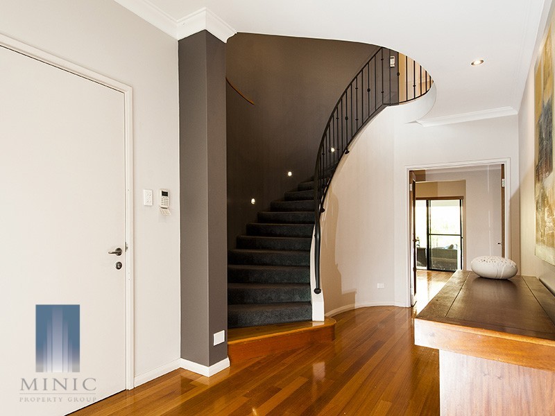 21 Stitfold Promenade, Salter Point WA 6152