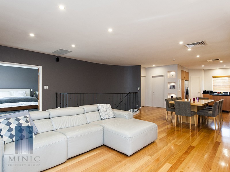 21 Stitfold Promenade, Salter Point WA 6152