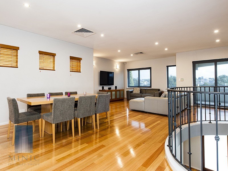 21 Stitfold Promenade, Salter Point WA 6152