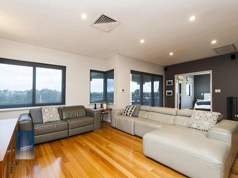 21 Stitfold Promenade, Salter Point WA 6152