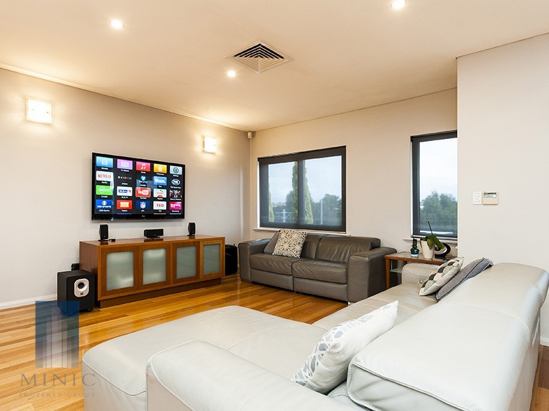 21 Stitfold Promenade, Salter Point WA 6152