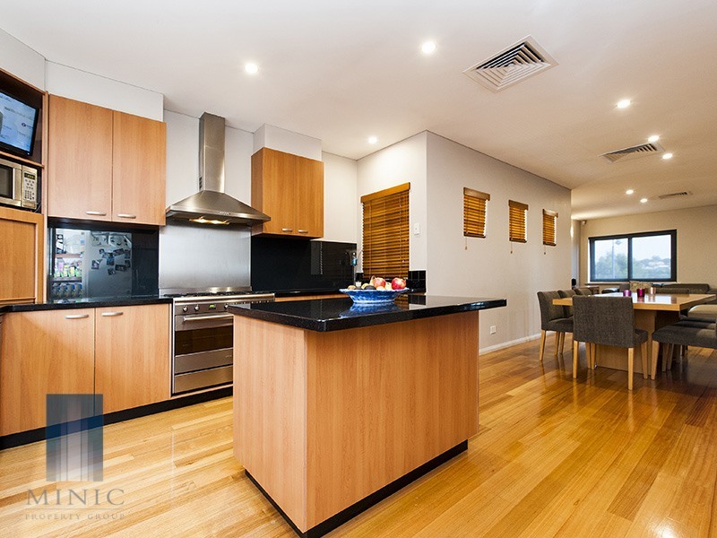 21 Stitfold Promenade, Salter Point WA 6152