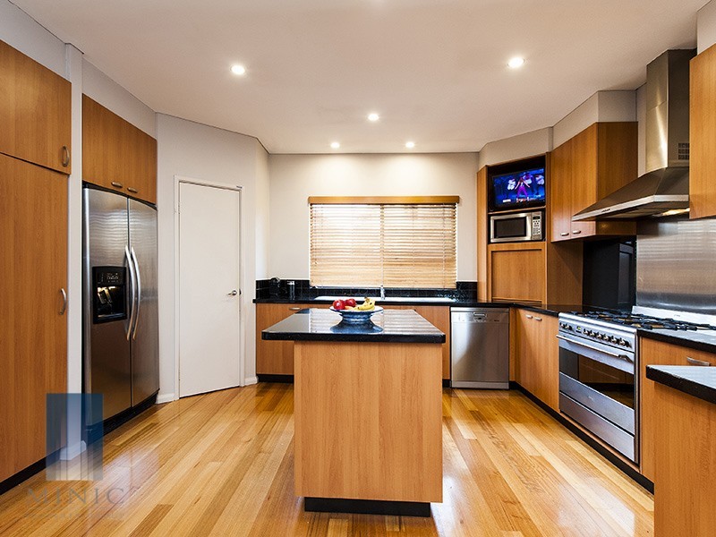 21 Stitfold Promenade, Salter Point WA 6152