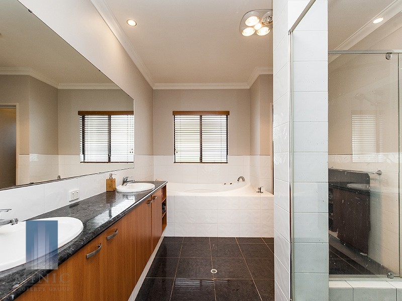 21 Stitfold Promenade, Salter Point WA 6152