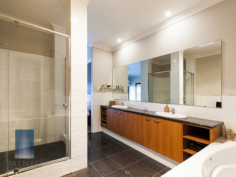 21 Stitfold Promenade, Salter Point WA 6152