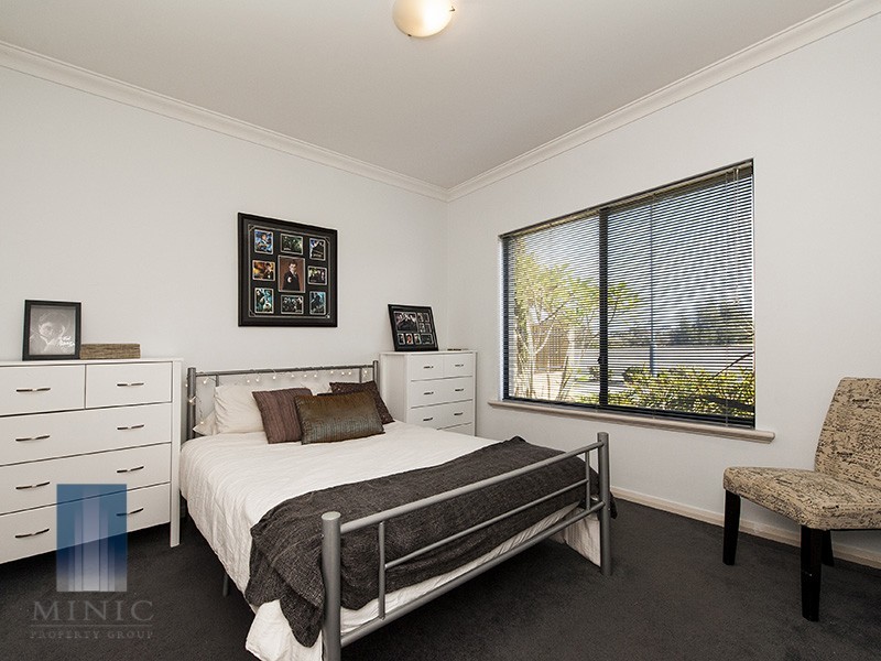 21 Stitfold Promenade, Salter Point WA 6152