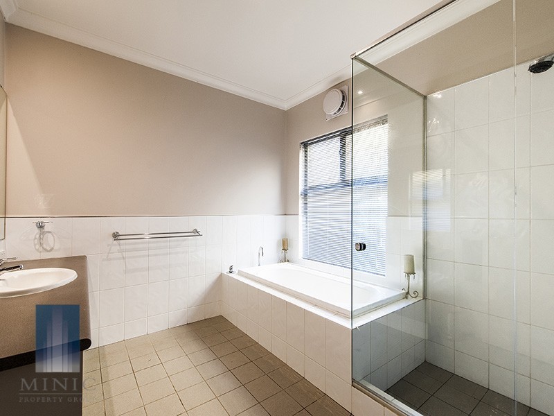 21 Stitfold Promenade, Salter Point WA 6152